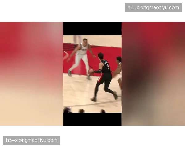 骑士外线防守过度收缩 给对手大量底角三分空位机会